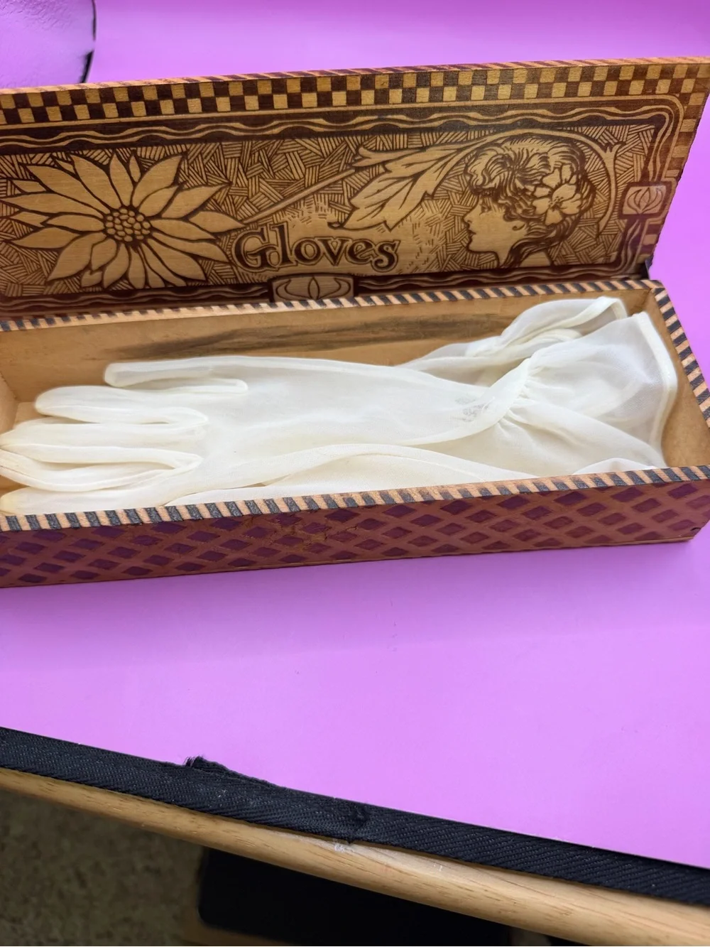 1900s Art Nouveau Wooden Glove Box With Gibson Girl Floral Design with Gloves
